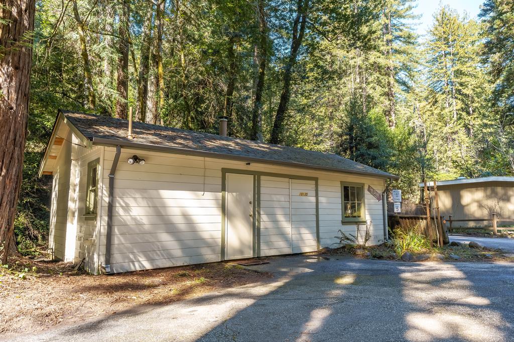 10135 Love Creek RD