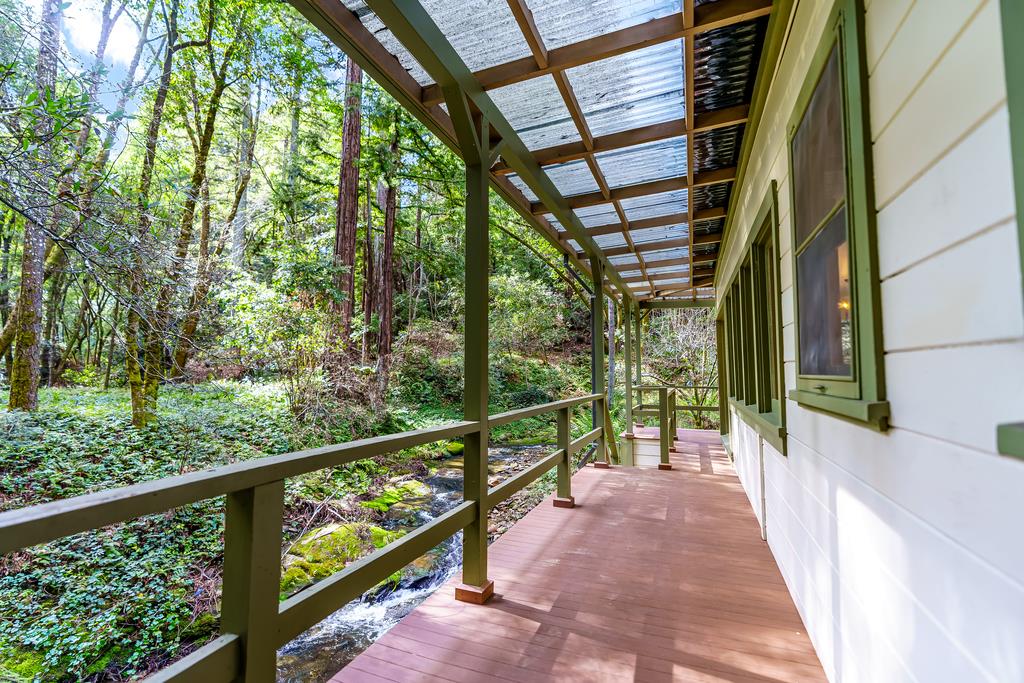 10135 Love Creek RD