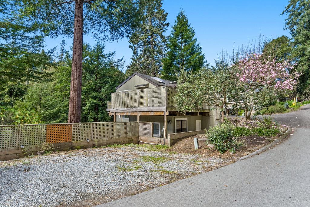 857 Burns AVE