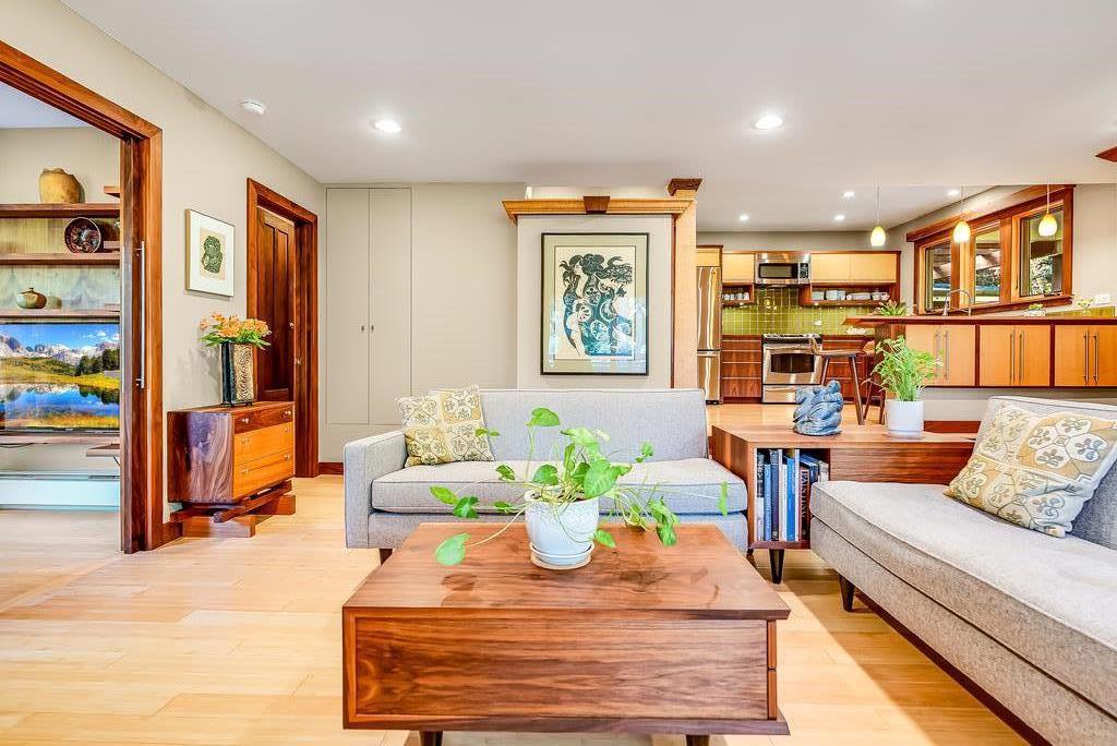 385 Redwood Heights RD