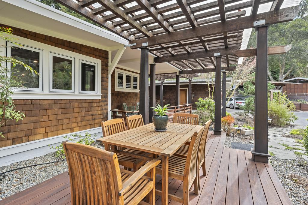 385 Redwood Heights RD
