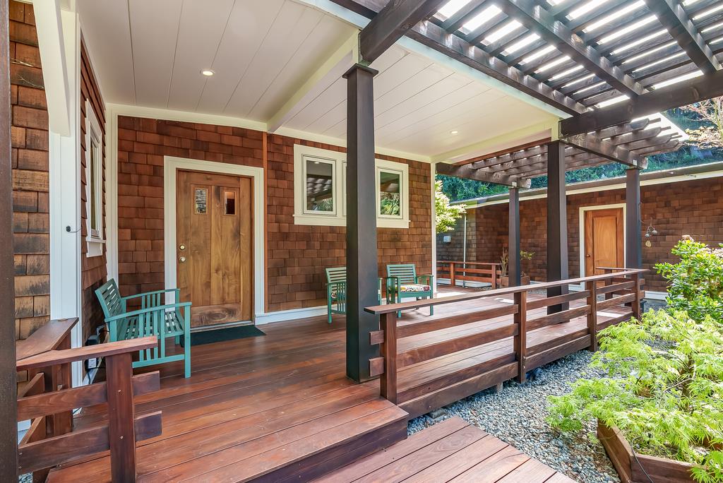 385 Redwood Heights RD