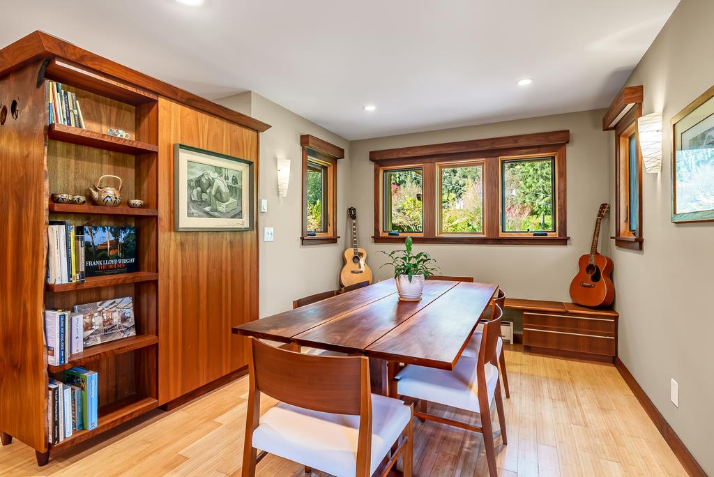 385 Redwood Heights RD