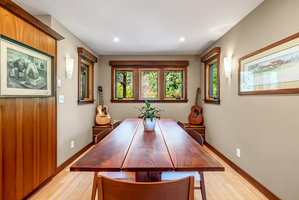 385 Redwood Heights RD