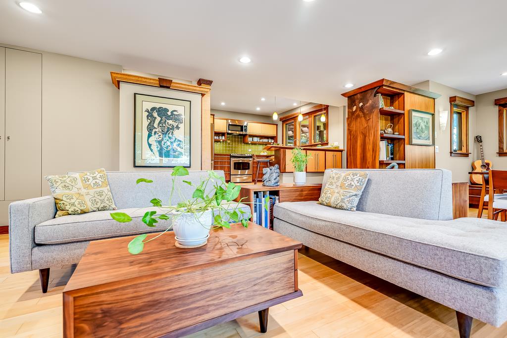 385 Redwood Heights RD