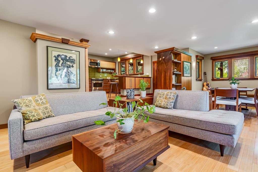 385 Redwood Heights RD