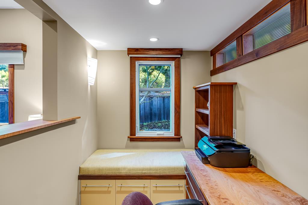 385 Redwood Heights RD