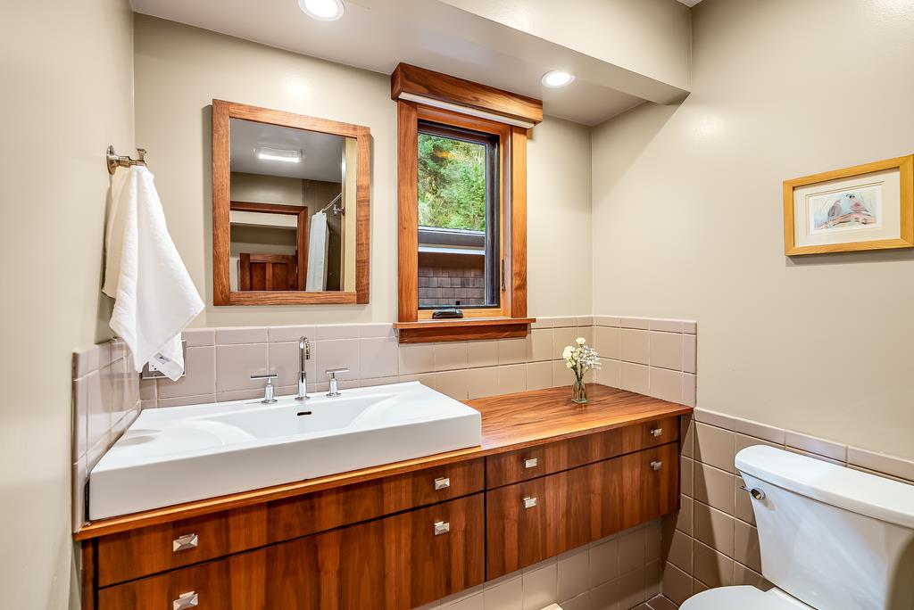 385 Redwood Heights RD