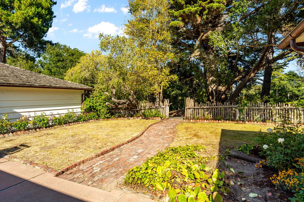 25984 North Mesa Drive