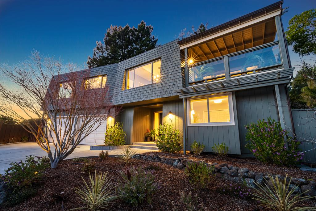 207 Driftwood CT