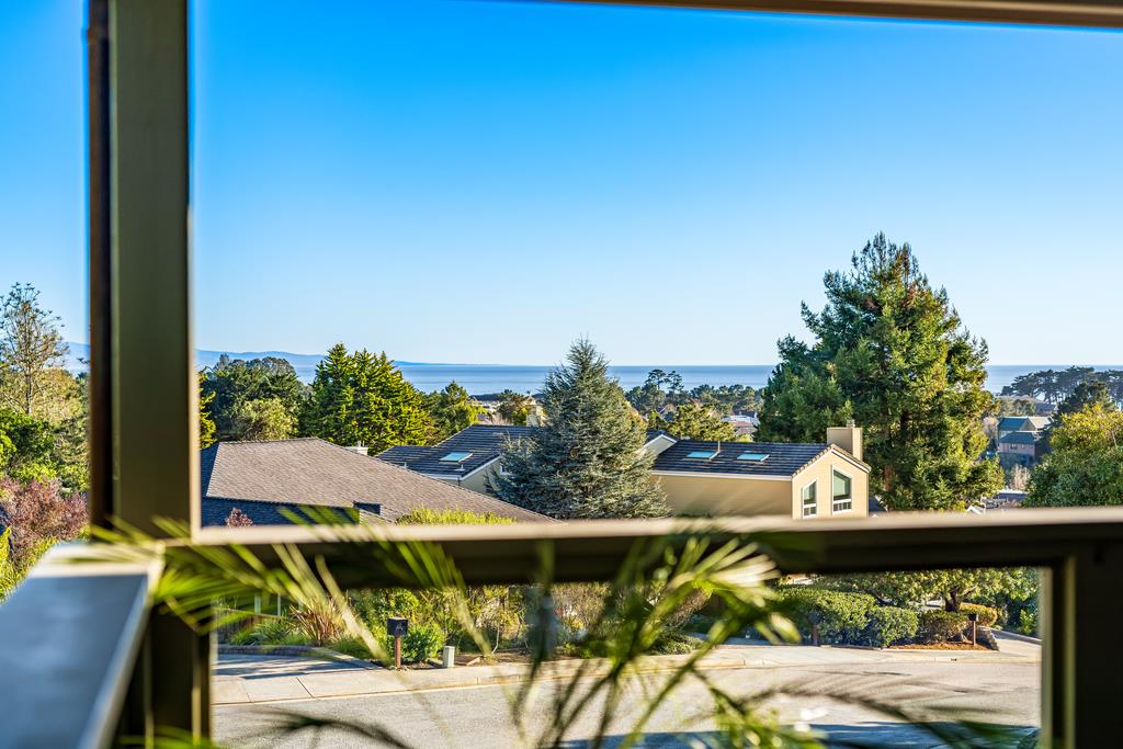 207 Driftwood CT
