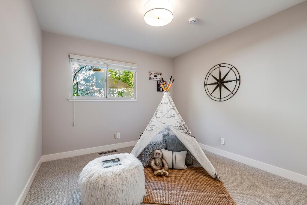 207 Driftwood CT