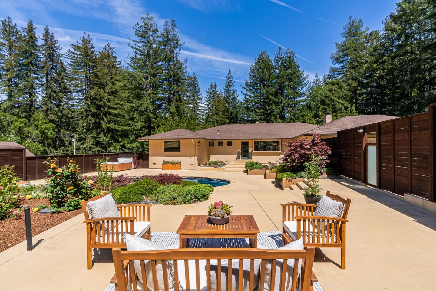 140 Echo Ridge LN