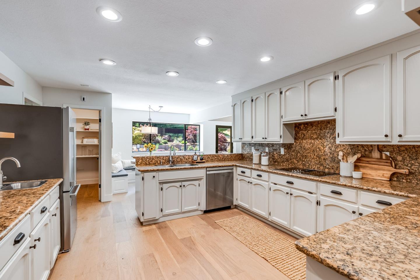 140 Echo Ridge LN