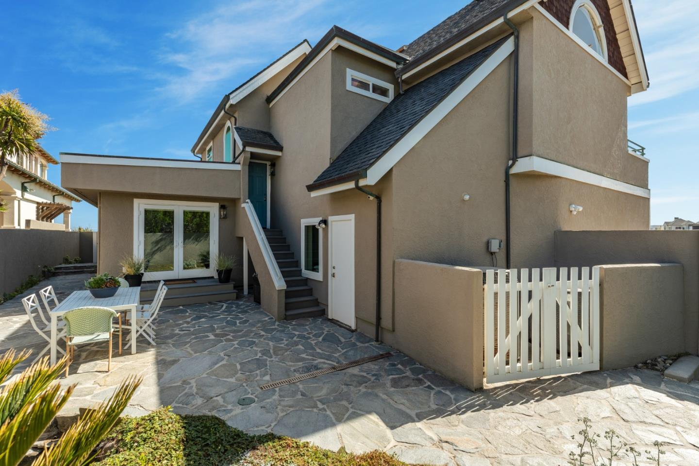 2112 W Cliff DR