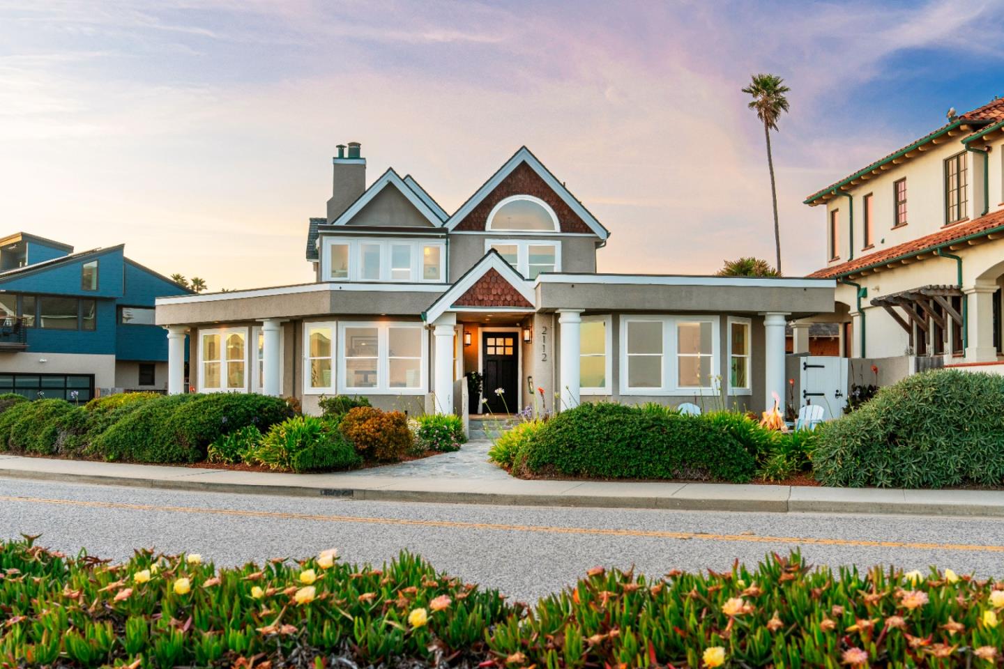 2112 W Cliff DR