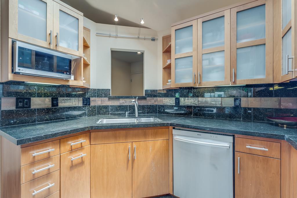 1609 Taylor LN