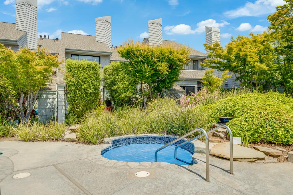 1609 Taylor LN