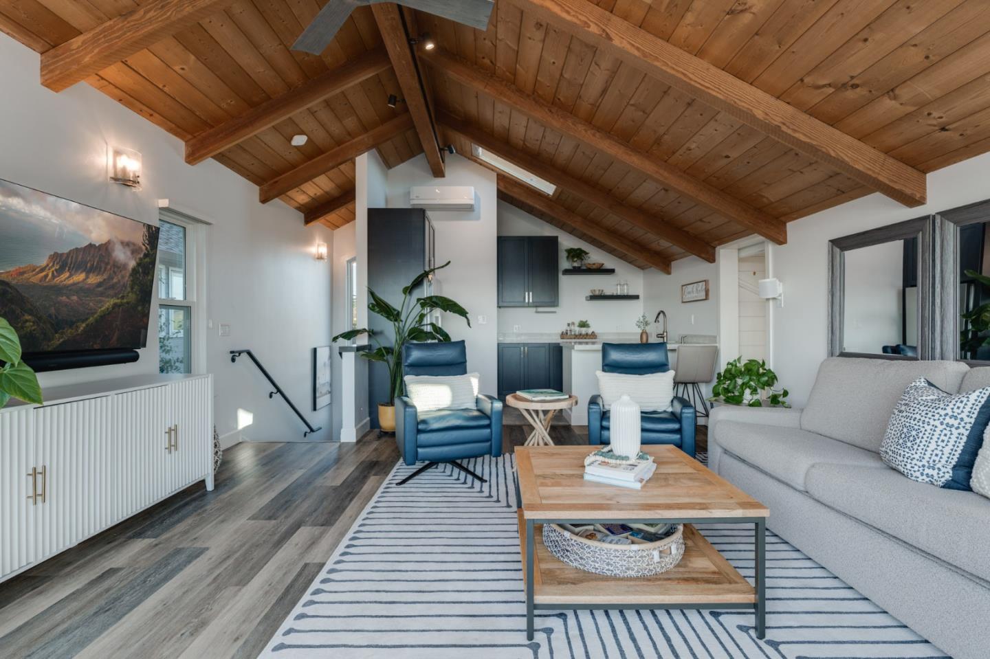 129 Santa Cruz Avenue