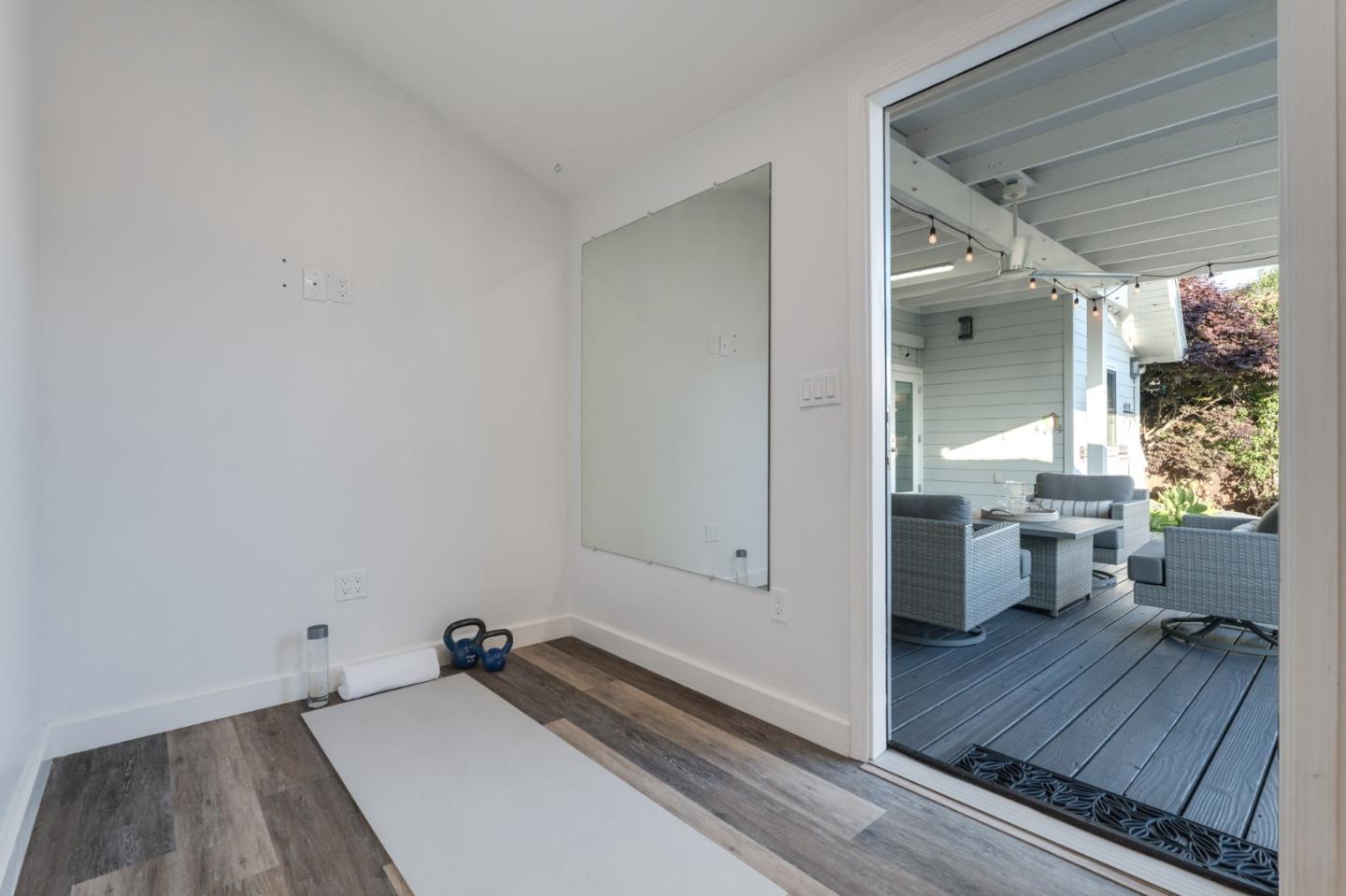 129 Santa Cruz Avenue