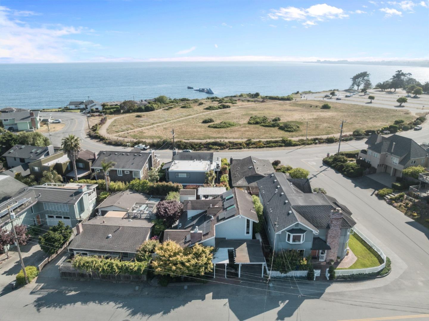 129 Santa Cruz Avenue