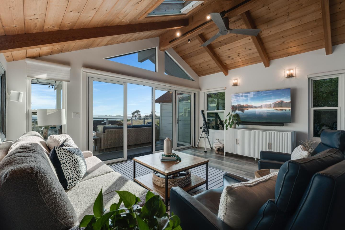 129 Santa Cruz Avenue