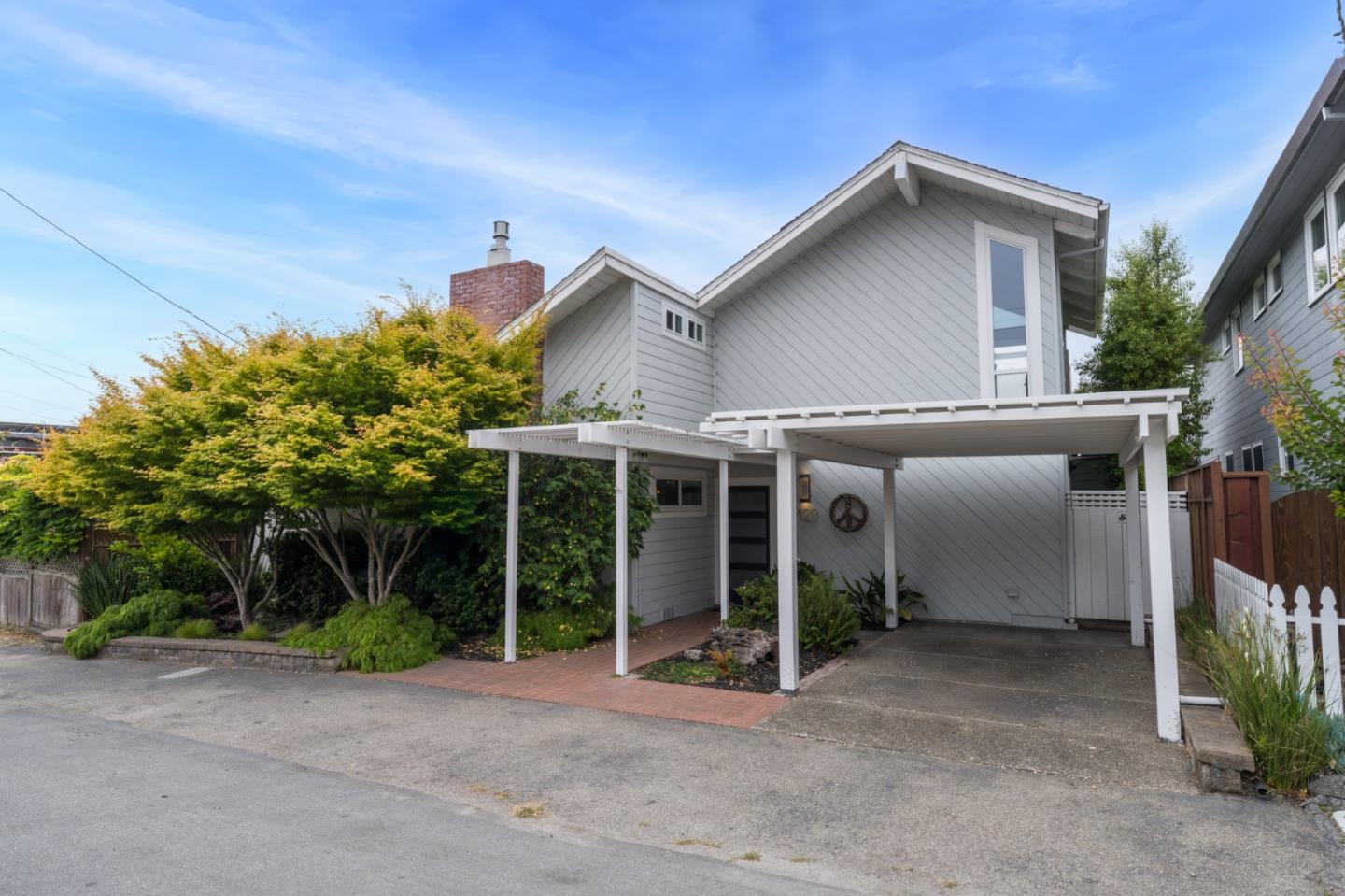 129 Santa Cruz Avenue