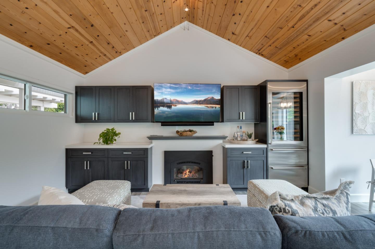 129 Santa Cruz Avenue
