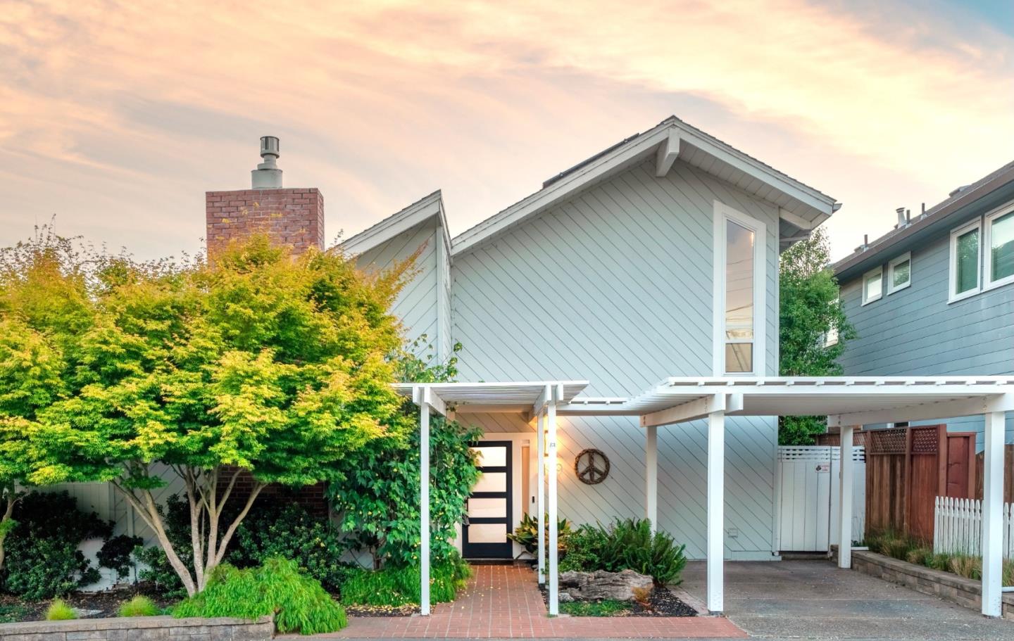 129 Santa Cruz Avenue