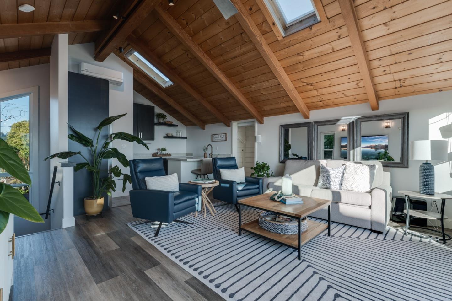 129 Santa Cruz Avenue