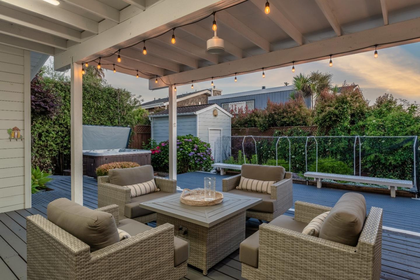 129 Santa Cruz Avenue