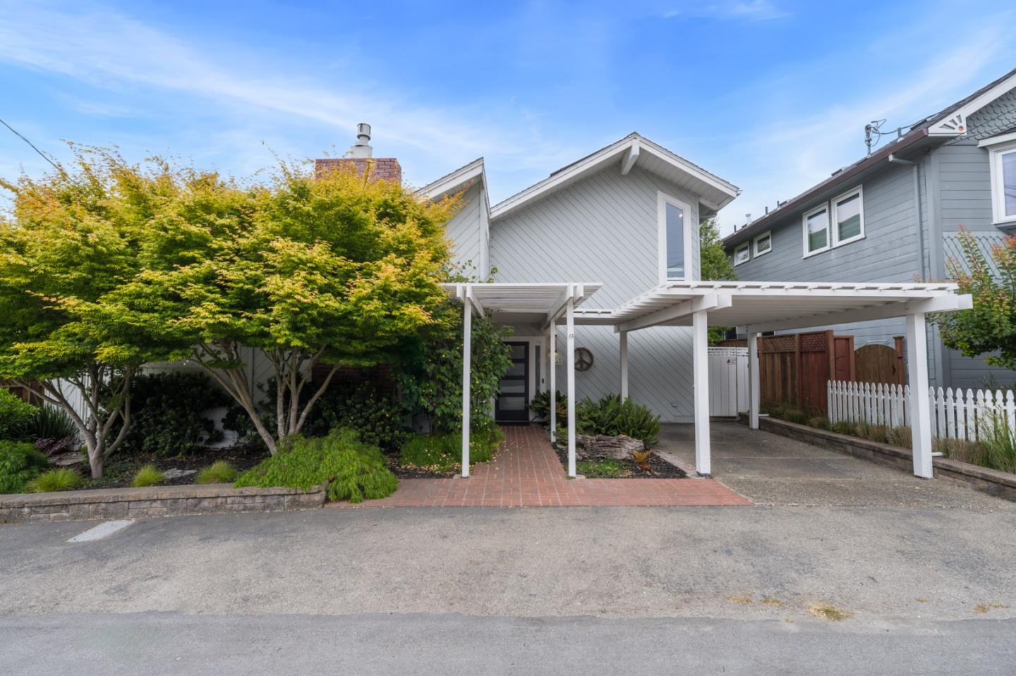 129 Santa Cruz Avenue