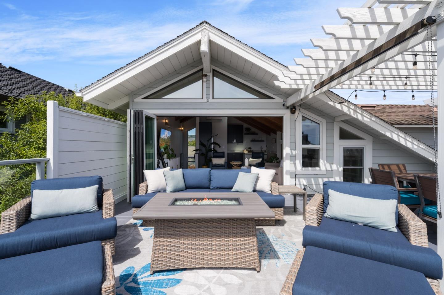 129 Santa Cruz Avenue