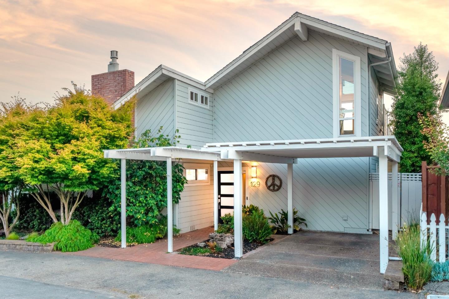 129 Santa Cruz Avenue