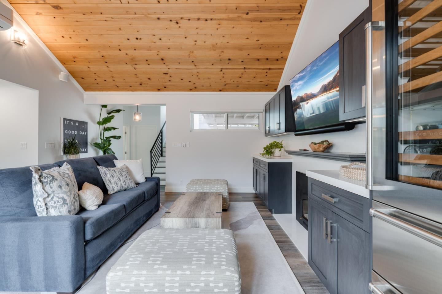 129 Santa Cruz Avenue