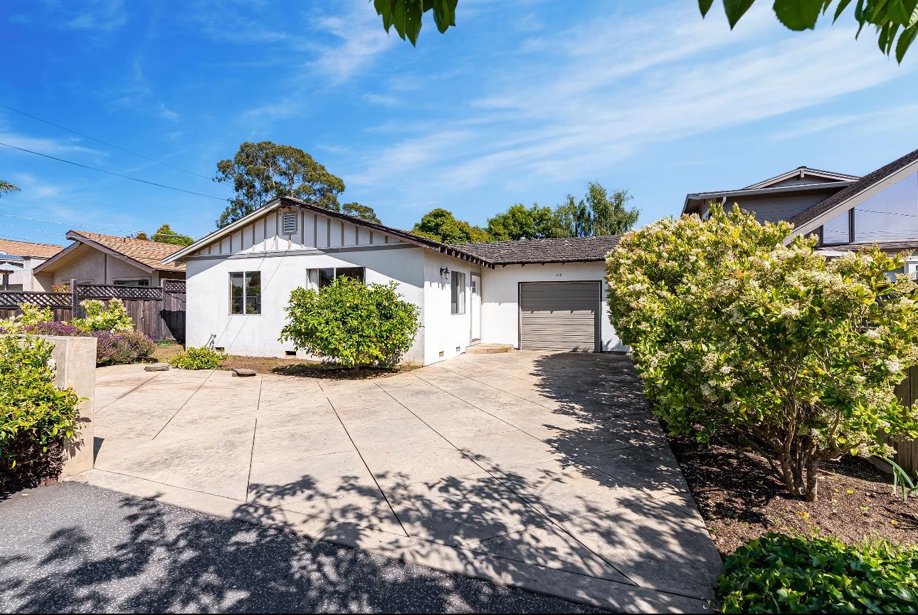 210 Lamanda Drive