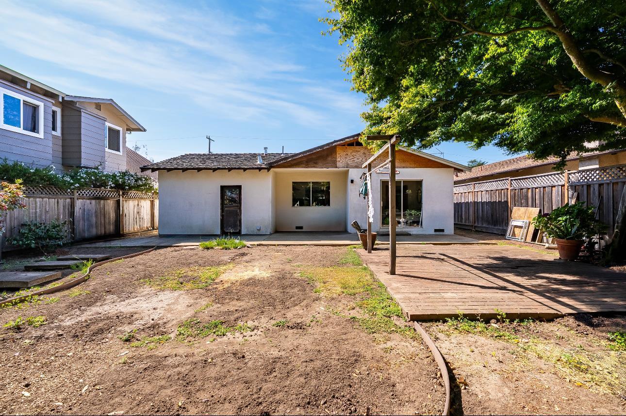 210 Lamanda Drive