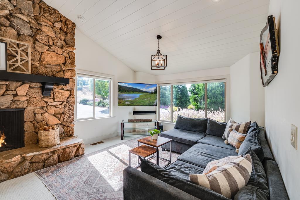 1501 Hidden Valley Road