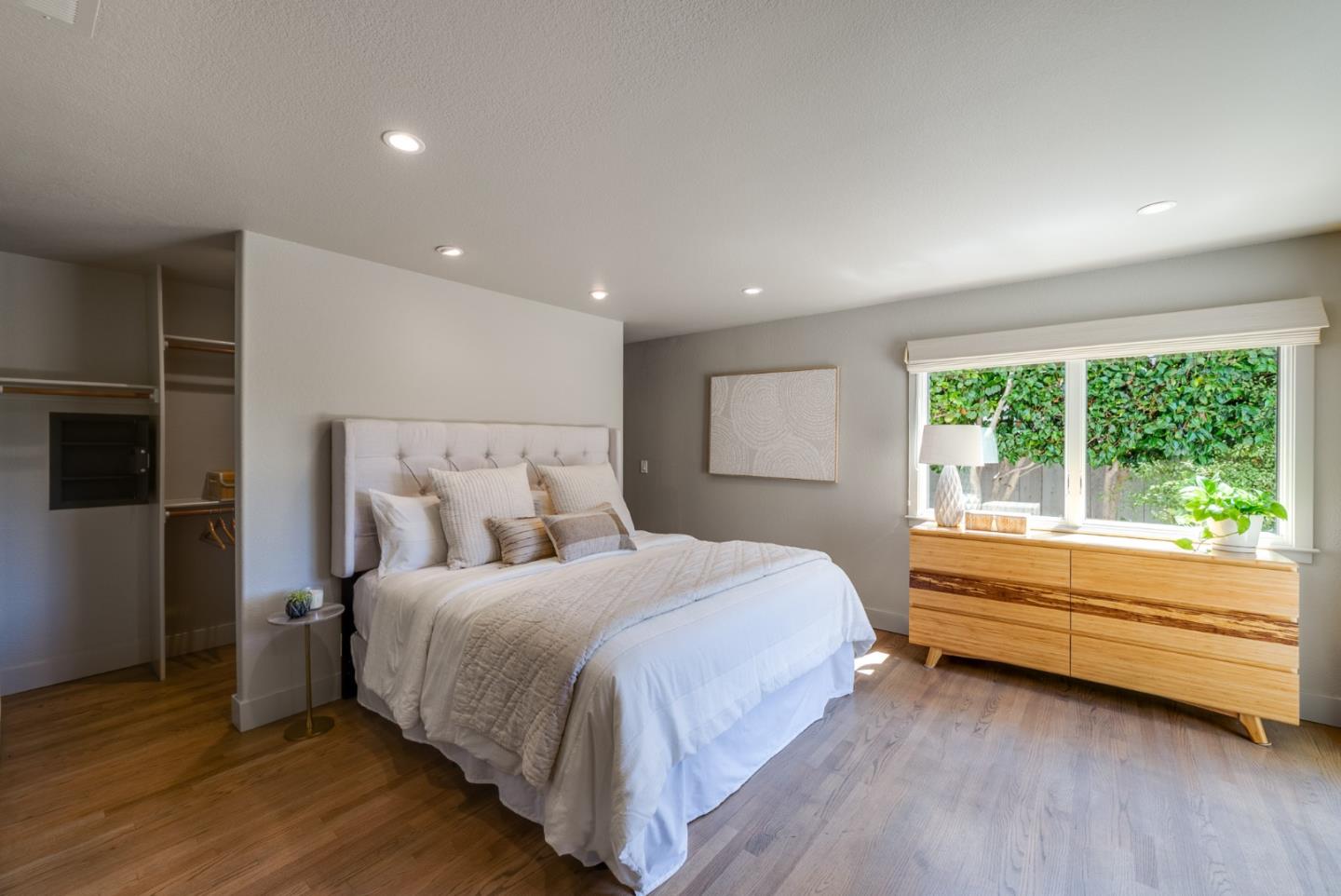 210 Venetian Road
