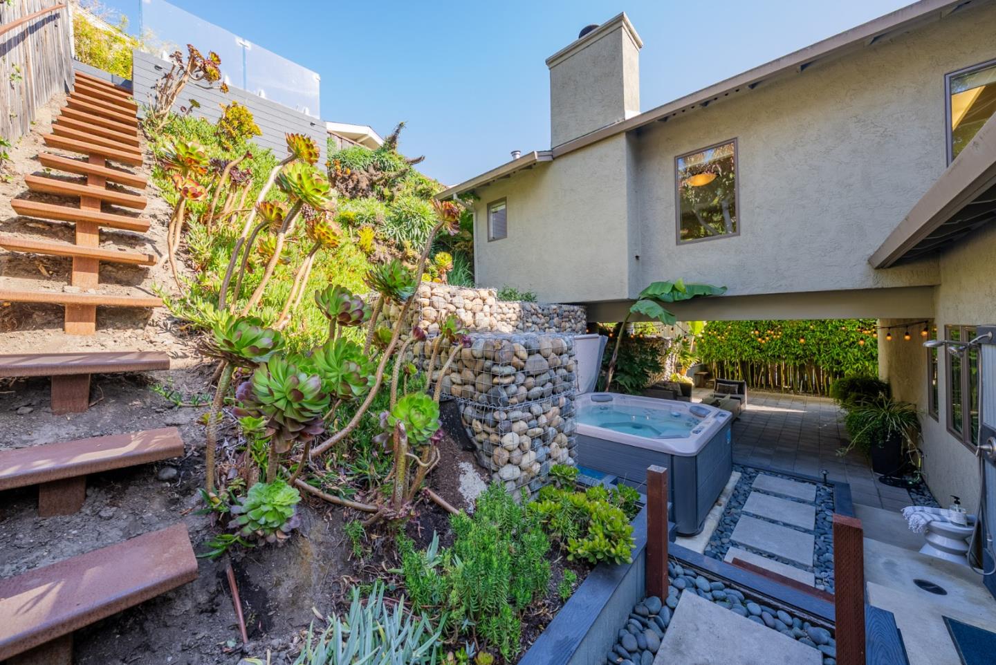 210 Venetian Road