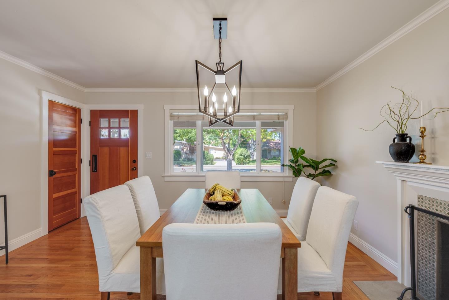 2364 Boxwood Drive