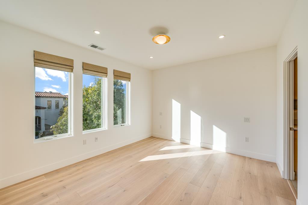 60 Bay Crest Road