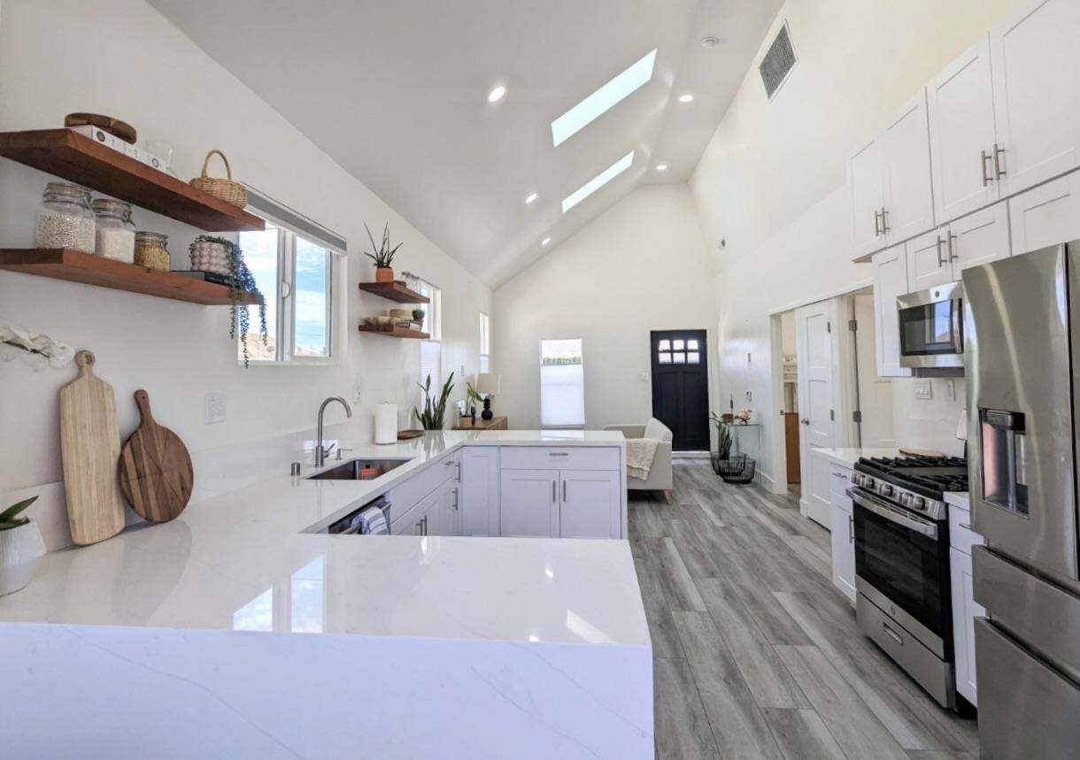 520 Dufour Street