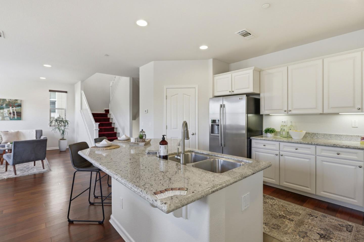112 Meadowview LN
