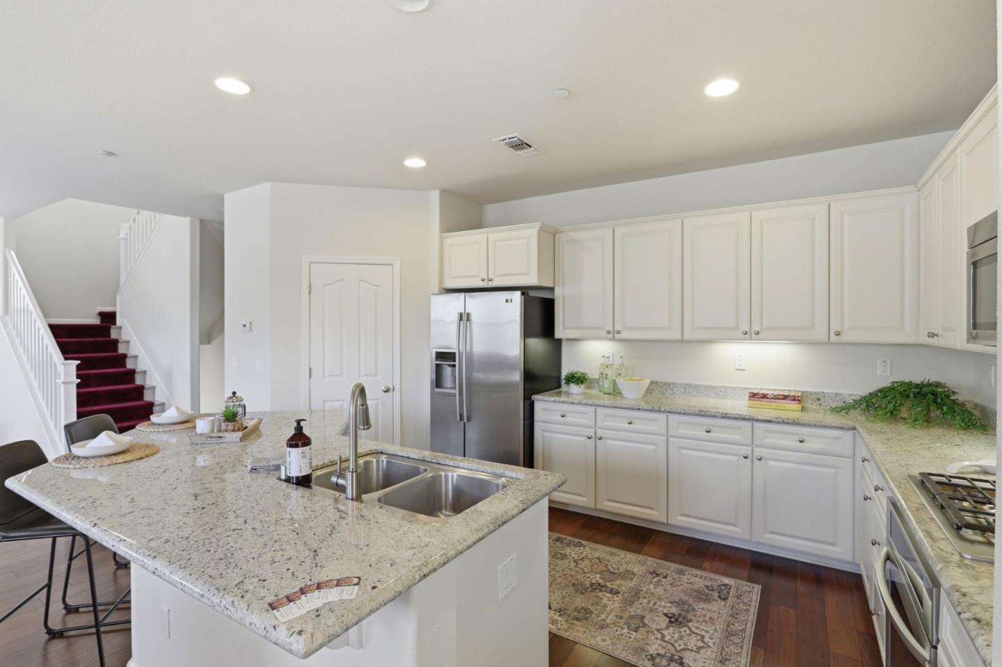 112 Meadowview LN