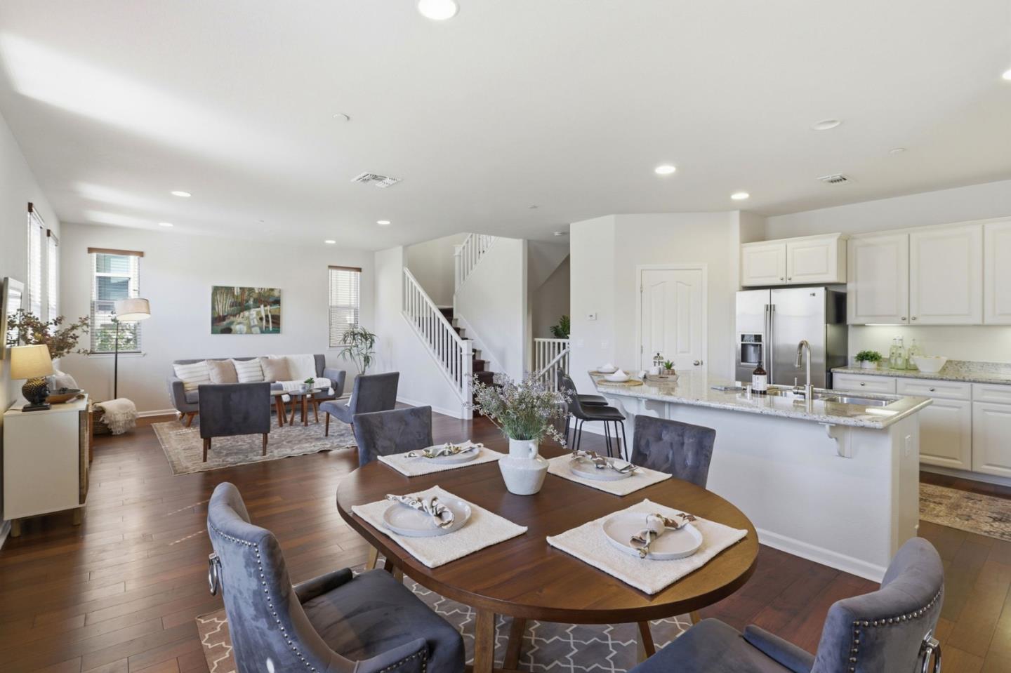 112 Meadowview LN
