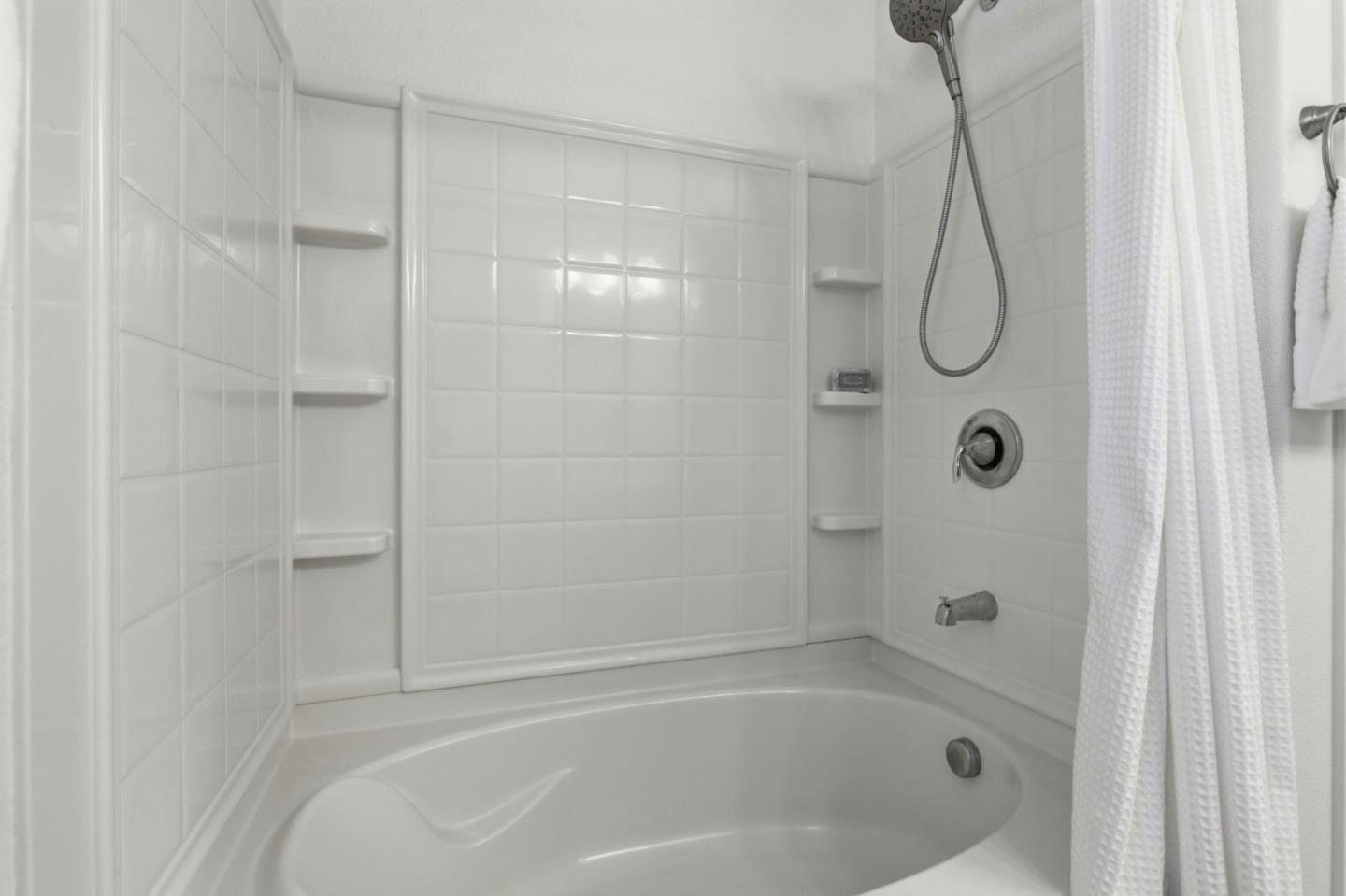 112 Meadowview LN