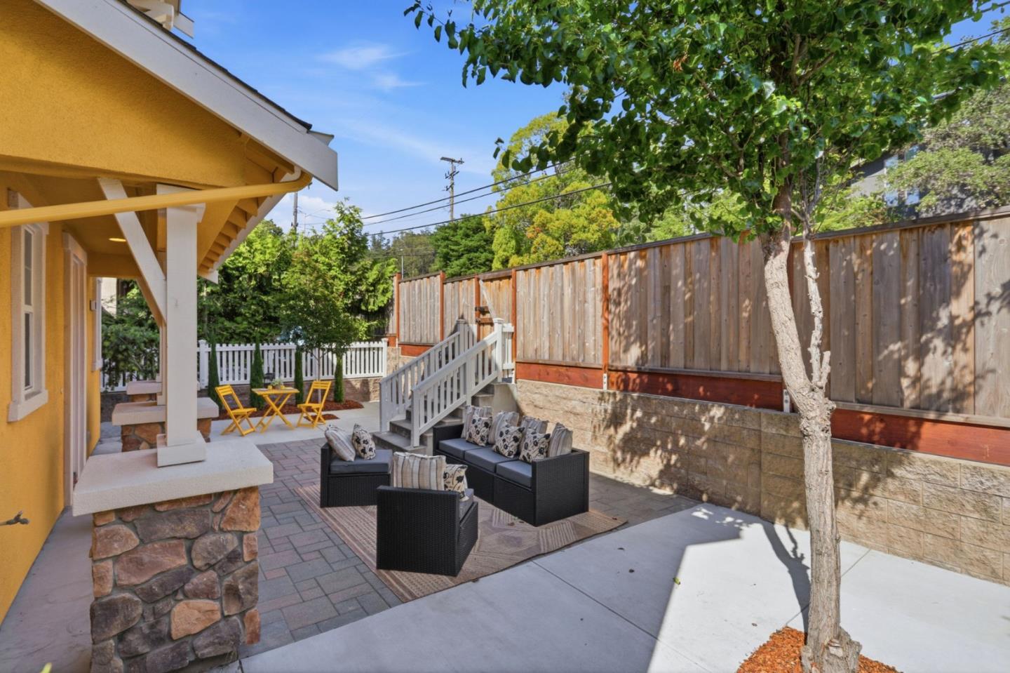112 Meadowview LN