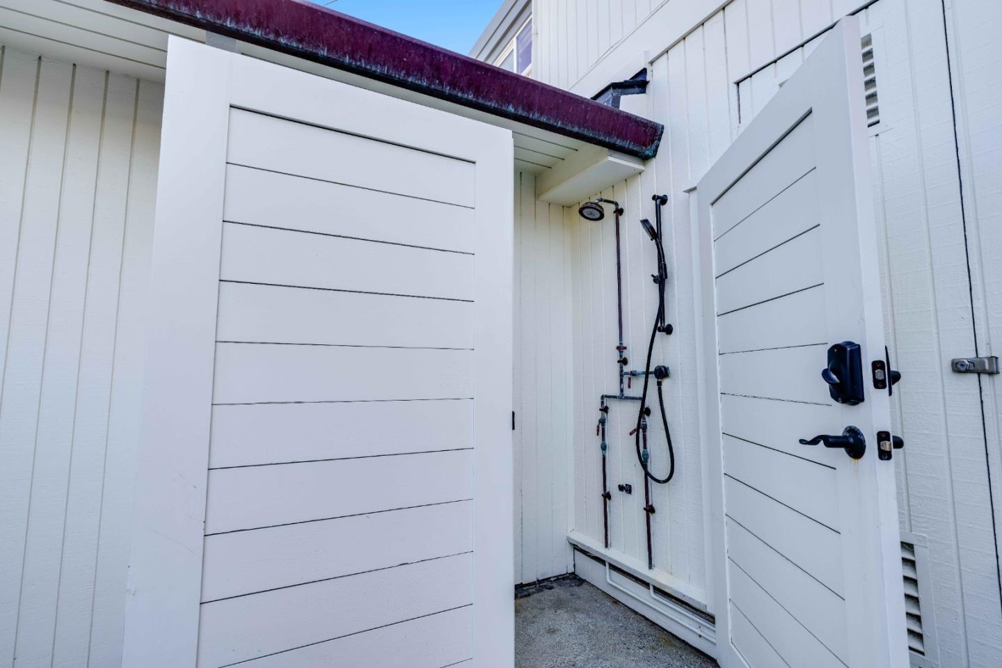 9 Rockview Drive