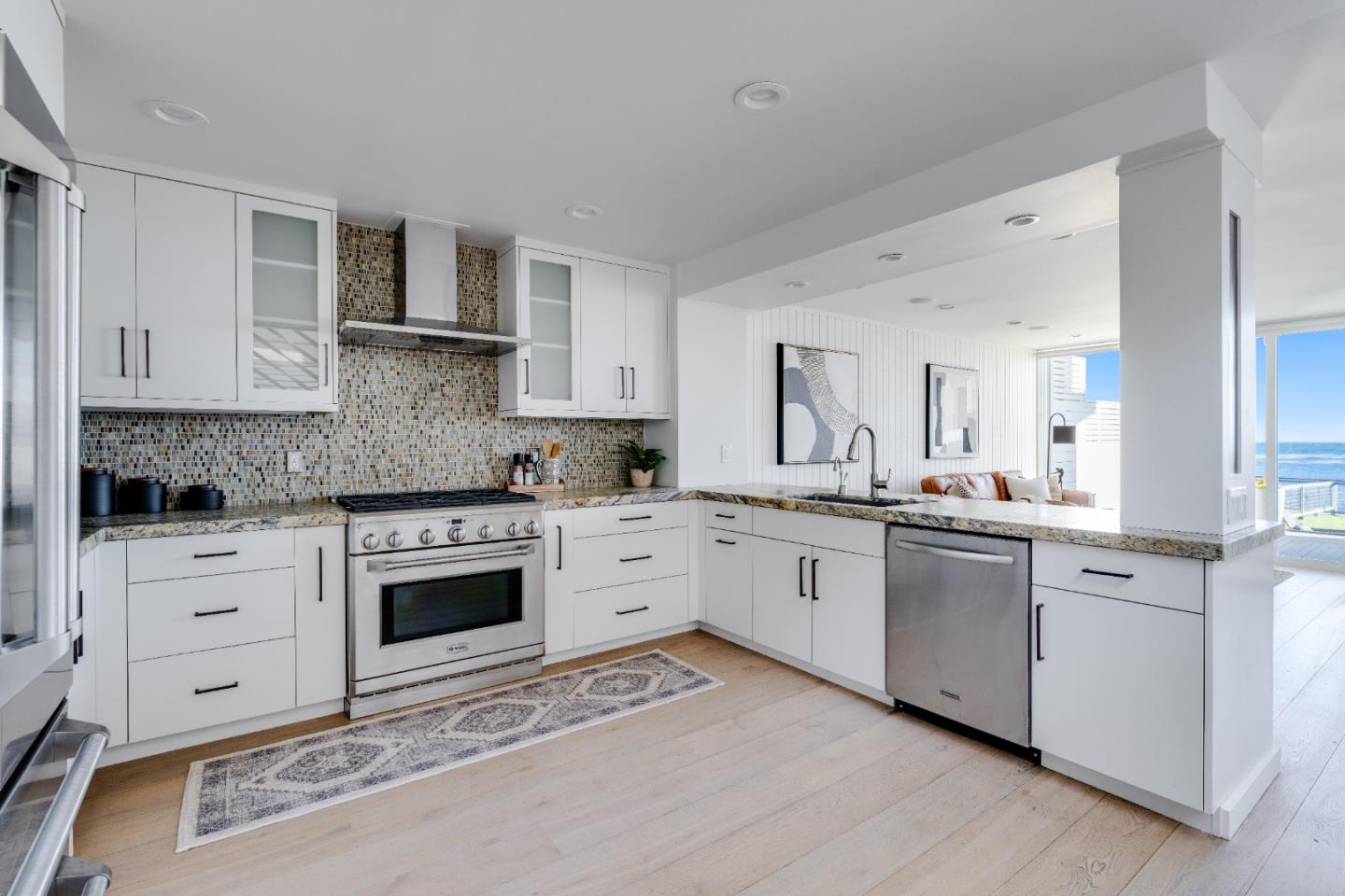 9 Rockview Drive